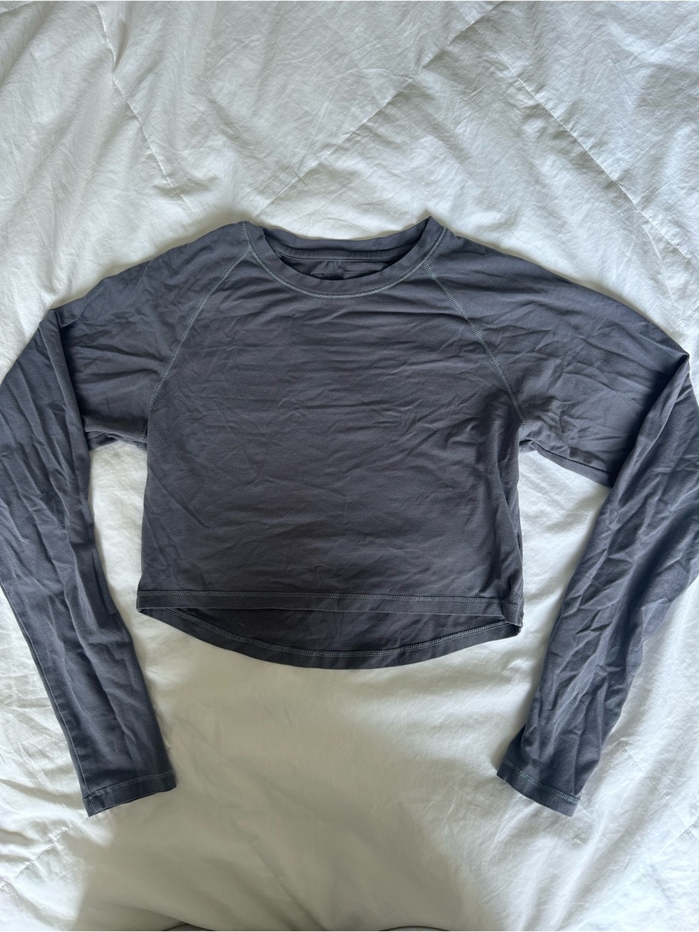Alphalete Long Sleeve Cropped Tee in Charcoal Gray